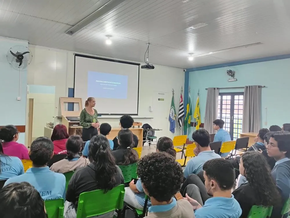 Procon de Hortolândia orienta jovens patrulheiros com palestra sobre o direito dos consumidores