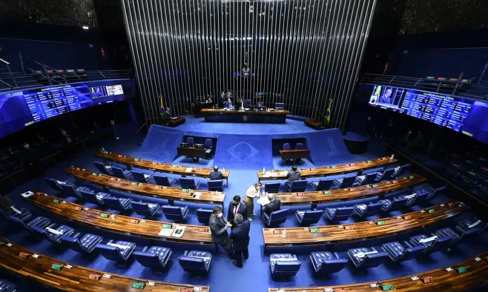 Senado aprova PEC que acaba com a escala 6x1 e reduz jornada para 40 horas semanais